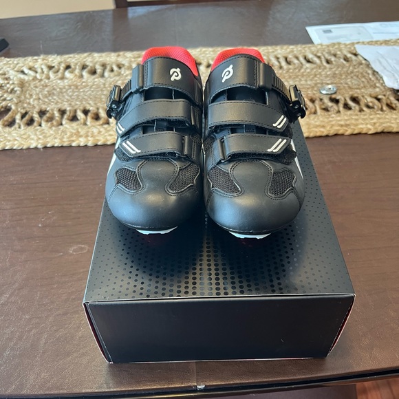 Peloton Cycling Shoes EU size 40 Women’s size 9; Mens size 7 - Box Included - Picture 1 of 9